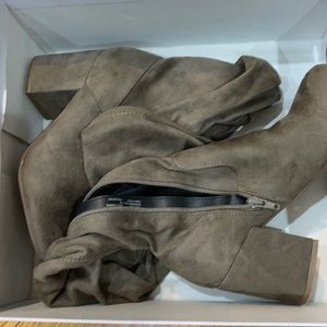 BARELY WORN!! Knee High Size 6 Gabrie Boots - Bar III